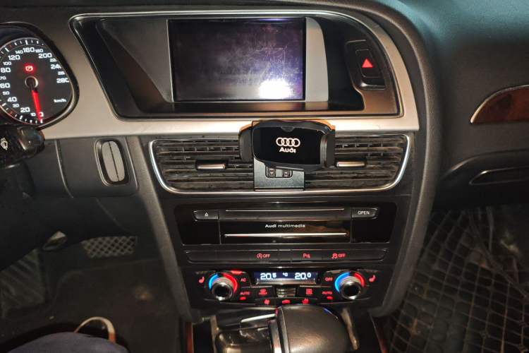 Used Audi A4L 2013 35 TFSI Automatic Technology Edition Audio And AC Panel
