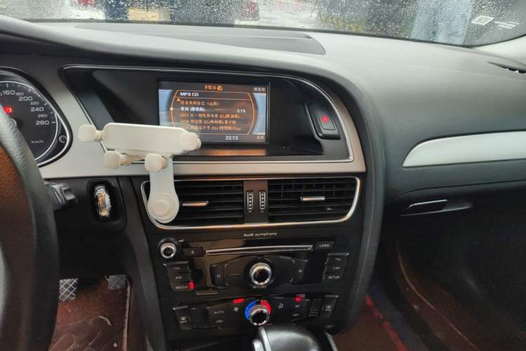 Used Audi A4L 2013 35 TFSI Automatic Comfort Model Audio And AC Panel