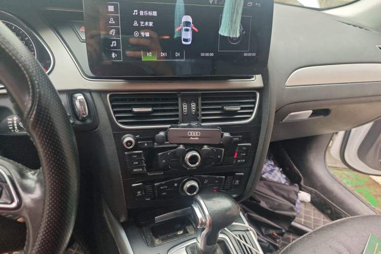 Used Audi A4L 2013 35 TFSI Automatic Standard Model Audio And AC Panel