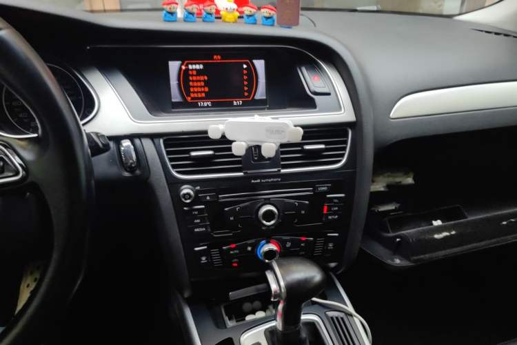 Used Audi A4L 2013 35 TFSI Automatic Standard Model Audio And AC Panel