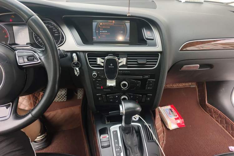 Used Audi A4L 2013 35 TFSI Automatic Standard Model Audio And AC Panel