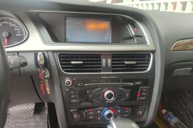 Used Audi A4L 2013 35 TFSI Automatic Comfort Model Audio And AC Panel