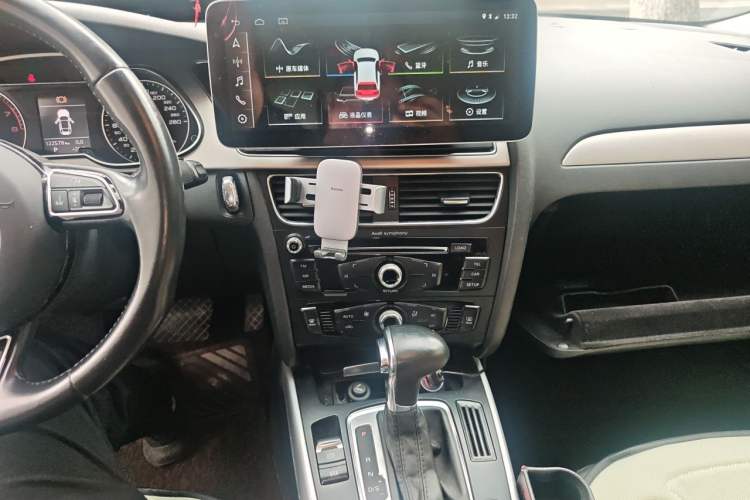 Used Audi A4L 2013 35 TFSI Automatic Standard Model Audio And AC Panel