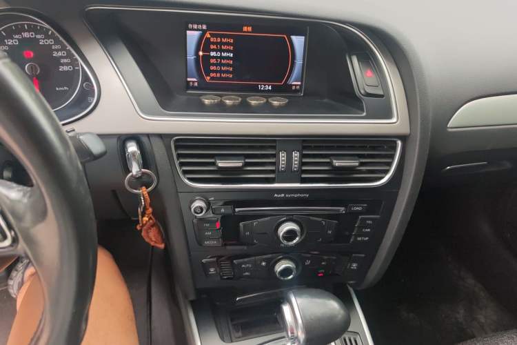 Used Audi A4L 2013 35 TFSI Automatic Standard Model Audio And AC Panel