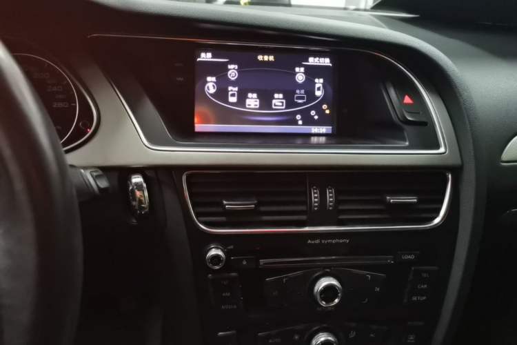 Used Audi A4L 2013 35 TFSI Automatic Standard Model Audio And AC Panel