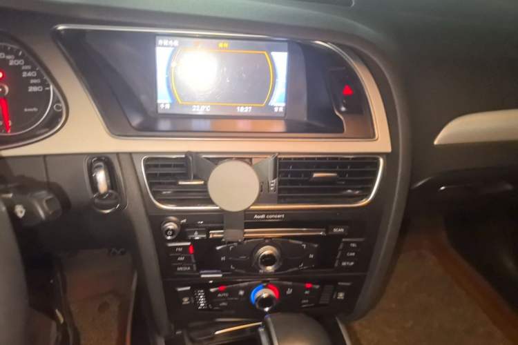 Used Audi A4L 2013 40 TFSI quattro Individual Sport Edition Audio And AC Panel
