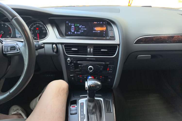 Used Audi A4L 2013 35 TFSI Automatic Comfort Model Audio And AC Panel