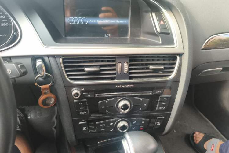 Used Audi A4L 2013 35 TFSI Automatic Comfort Model Audio And AC Panel