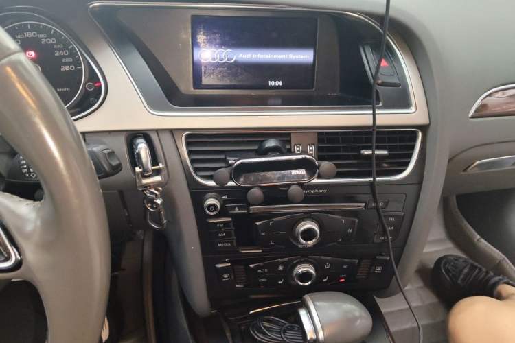 Used Audi A4L 2013 35 TFSI Automatic Comfort Model Audio And AC Panel