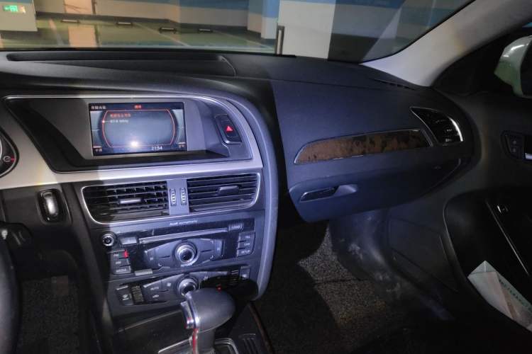 Used Audi A4L 2013 35 TFSI Automatic Standard Model Audio And AC Panel