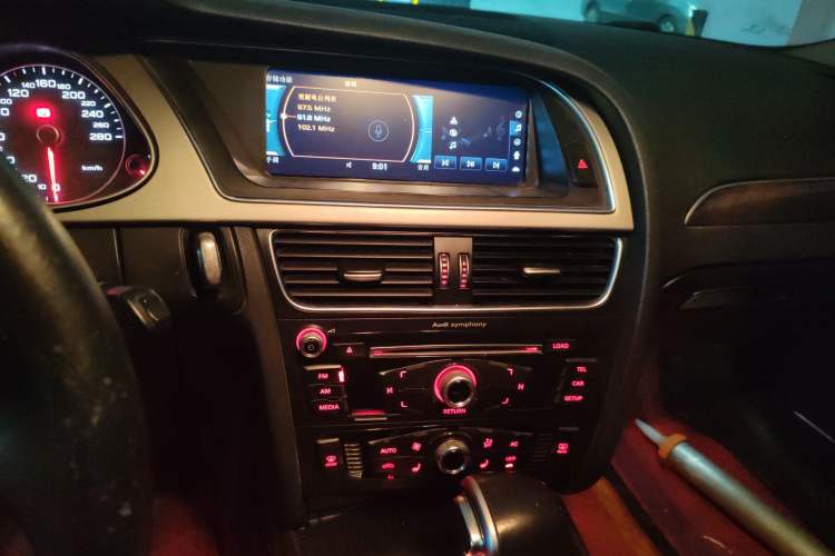 Used Audi A4L 2013 35 TFSI Automatic Standard Model Audio And AC Panel
