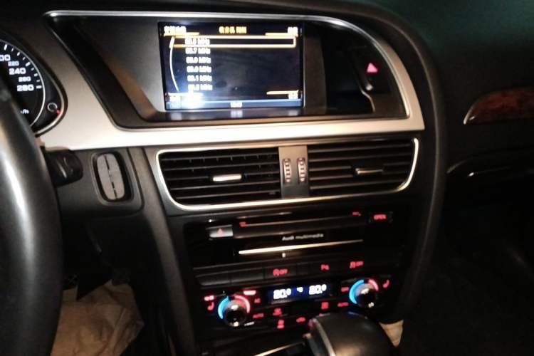 Used Audi A4L 2013 35 TFSI Automatic Standard Model Audio And AC Panel