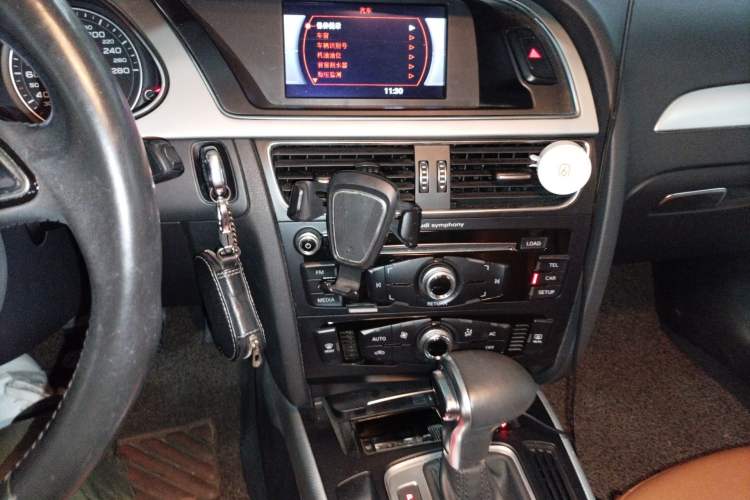 Used Audi A4L 2013 35 TFSI Automatic Standard Model Audio And AC Panel