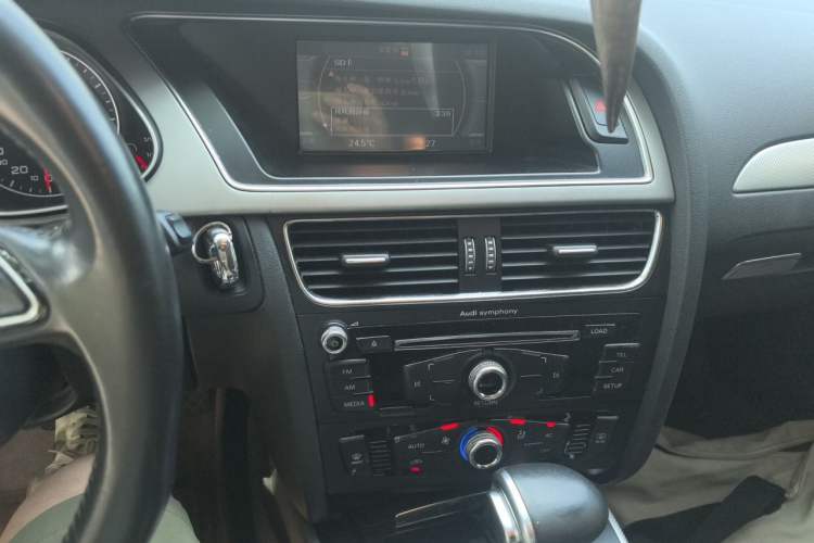 Used Audi A4L 2013 35 TFSI Automatic Standard Model Audio And AC Panel