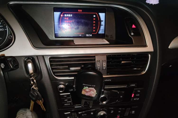 Used Audi A4L 2013 35 TFSI Automatic Standard Model Audio And AC Panel