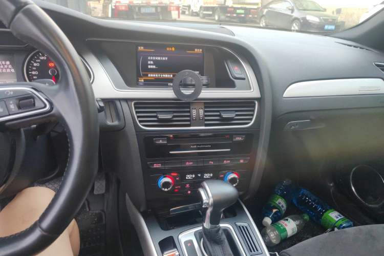 Used Audi A4L 2013 40 TFSI quattro Sport version Audio And AC Panel