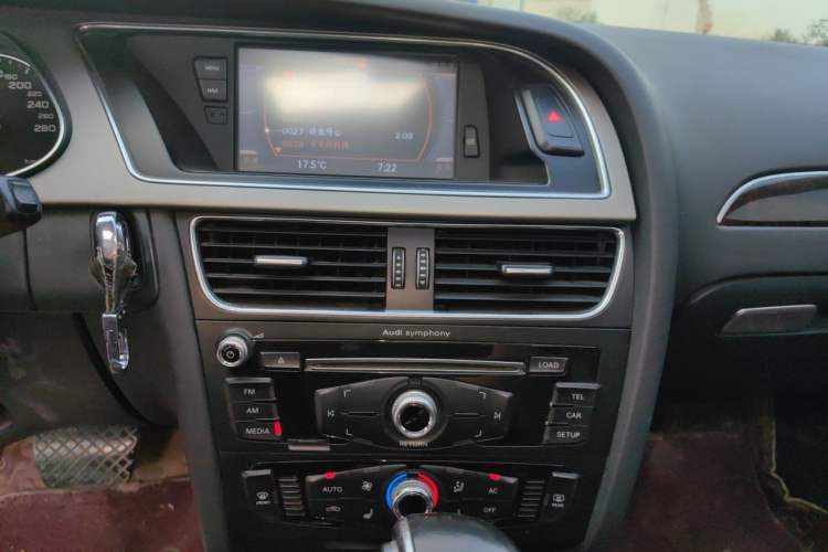 Used Audi A4L 2013 35 TFSI Automatic Comfort Model Audio And AC Panel