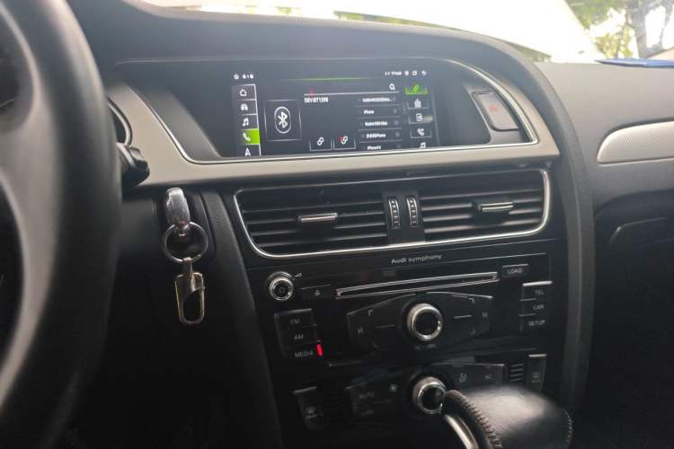 Used Audi A4L 2013 35 TFSI Automatic Standard Model Audio And AC Panel