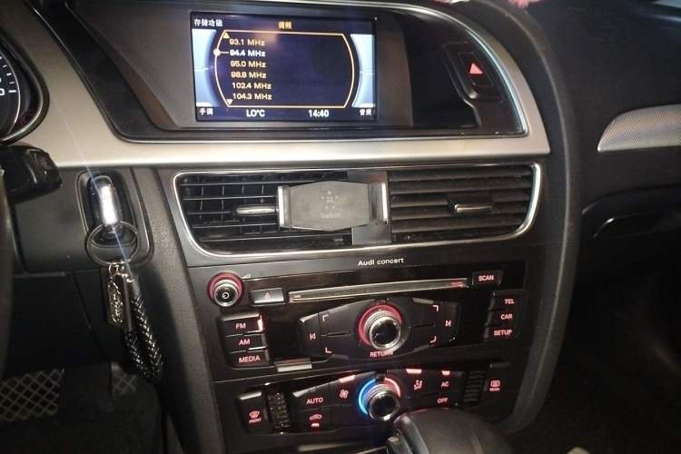 Used Audi A4L 2013 35 TFSI Automatic Standard Model Audio And AC Panel