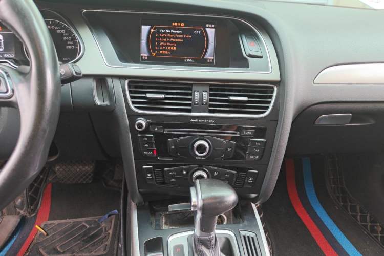 Used Audi A4L 2013 35 TFSI Automatic Standard Model Audio And AC Panel