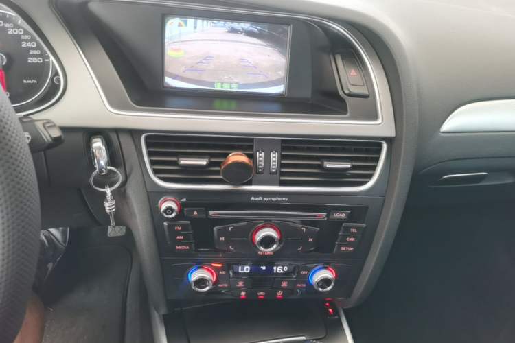 Used Audi A4L 2013 35 TFSI Automatic Standard Model Audio And AC Panel