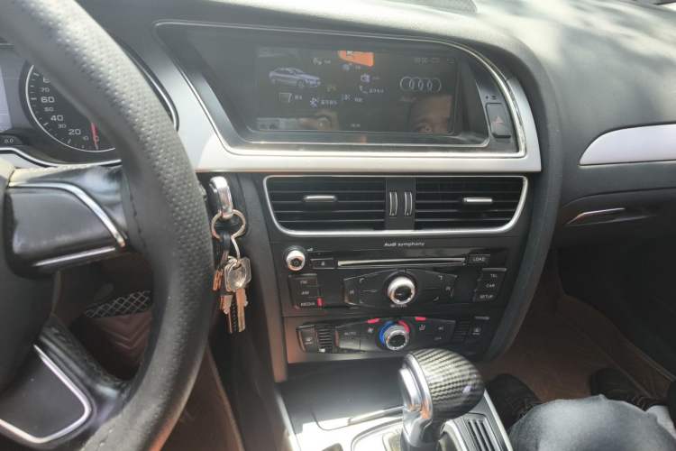 Used Audi A4L 2013 30 TFSI Automatic Comfort Model Audio And AC Panel