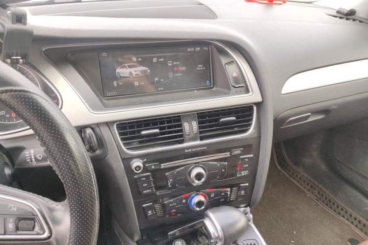 Used Audi A4L 2013 35 TFSI Automatic Standard Model Audio And AC Panel