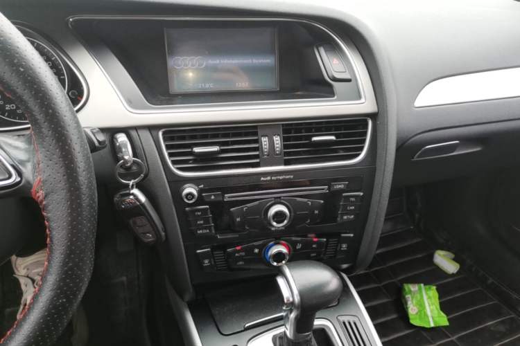 Used Audi A4L 2013 35 TFSI Automatic Standard Model Audio And AC Panel