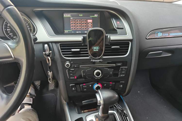 Used Audi A4L 2013 30 TFSI Automatic Comfort Model Audio And AC Panel