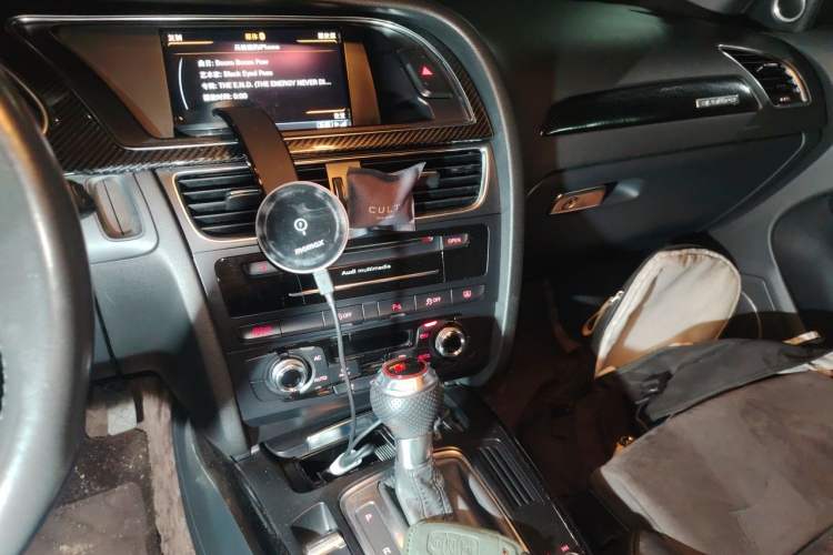 Used Audi A4L 2013 40 TFSI quattro Sport version Audio And AC Panel