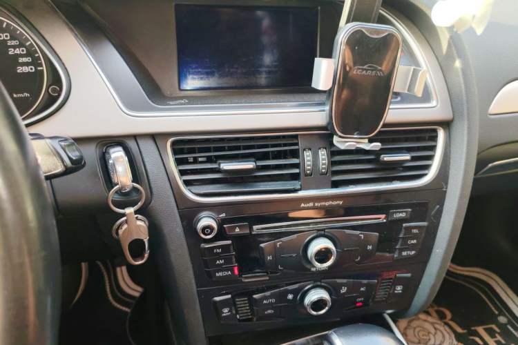 Used Audi A4L 2013 35 TFSI Automatic Standard Model Audio And AC Panel