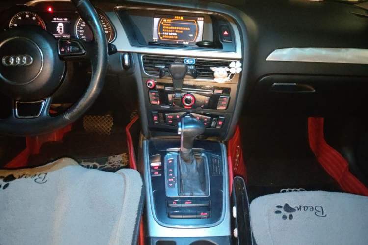 Used Audi A4L 2013 35 TFSI Automatic Standard Model Audio And AC Panel