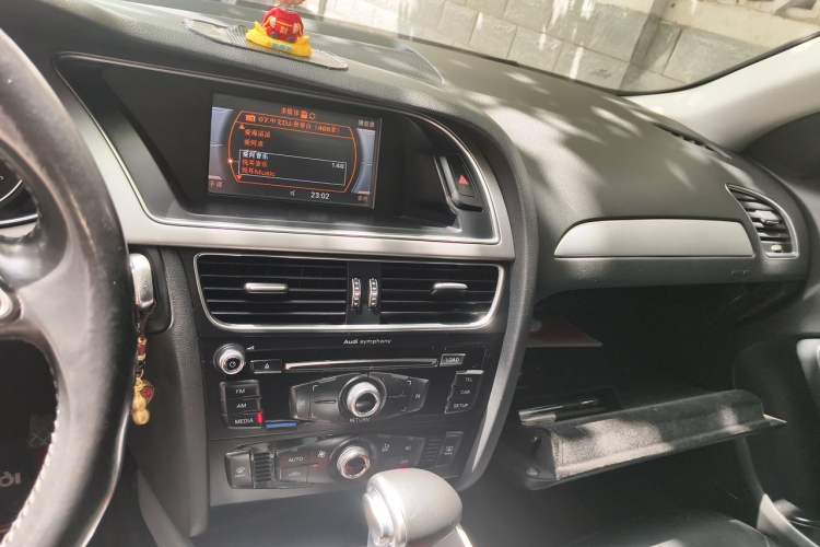 Used Audi A4L 2013 35 TFSI Automatic Standard Model Audio And AC Panel