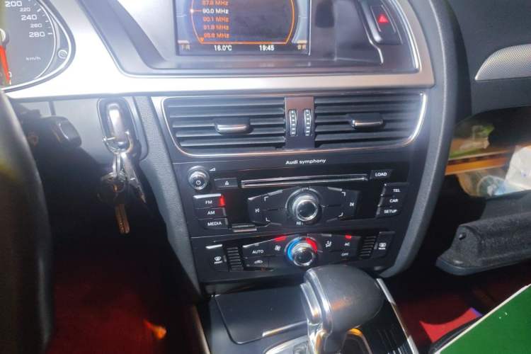 Used Audi A4L 2013 35 TFSI Automatic Standard Model Audio And AC Panel