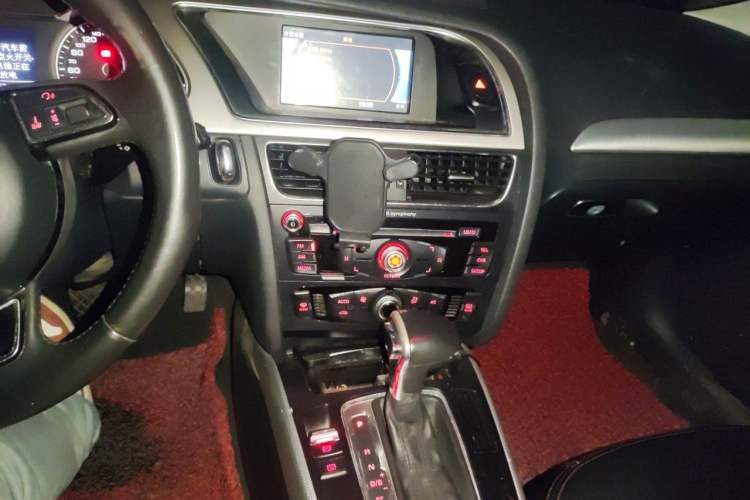 Used Audi A4L 2013 35 TFSI Automatic Standard Model Audio And AC Panel