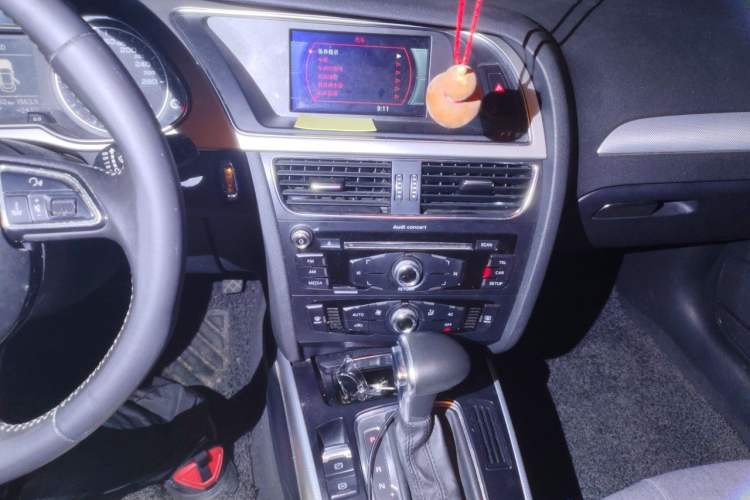 Used Audi A4L 2013 40 TFSI quattro Individual Sport Edition Audio And AC Panel