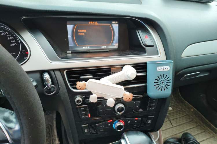 Used Audi A4L 2013 30 TFSI Automatic Comfort Model Audio And AC Panel