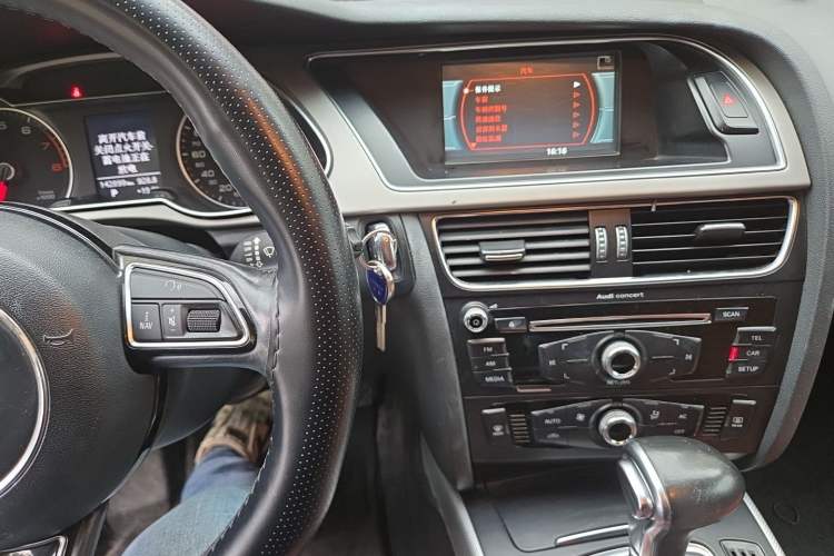 Used Audi A4L 2013 40 TFSI quattro Individual Sport Edition Audio And AC Panel