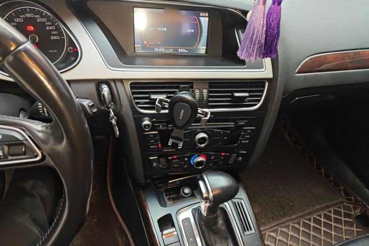 Used Audi A4L 2013 35 TFSI Automatic Comfort Model Audio And AC Panel