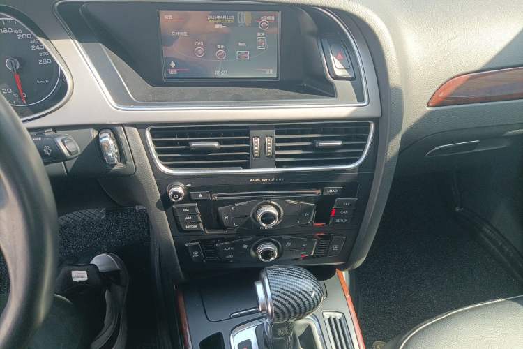 Used Audi A4L 2013 35 TFSI Automatic Standard Model Audio And AC Panel