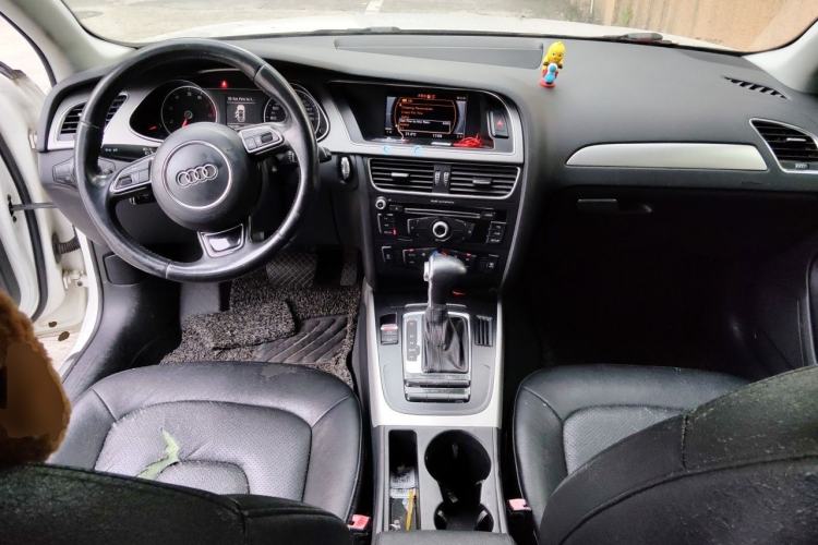 Used Audi A4L 2013 35 TFSI Automatic Standard Model Center Console
