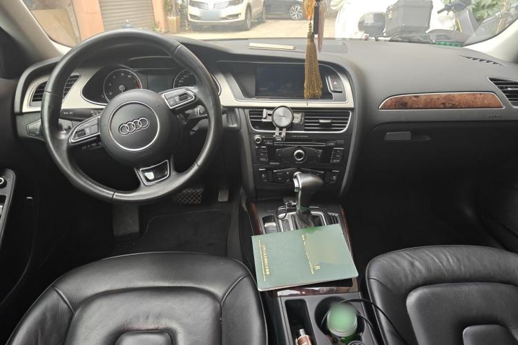 Used Audi A4L 2013 35 TFSI Automatic Comfort Model Center Console