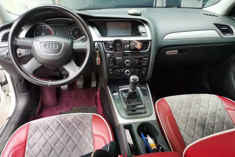 Used Audi A4L 2013 30 TFSI Manual Comfort Model Center Console