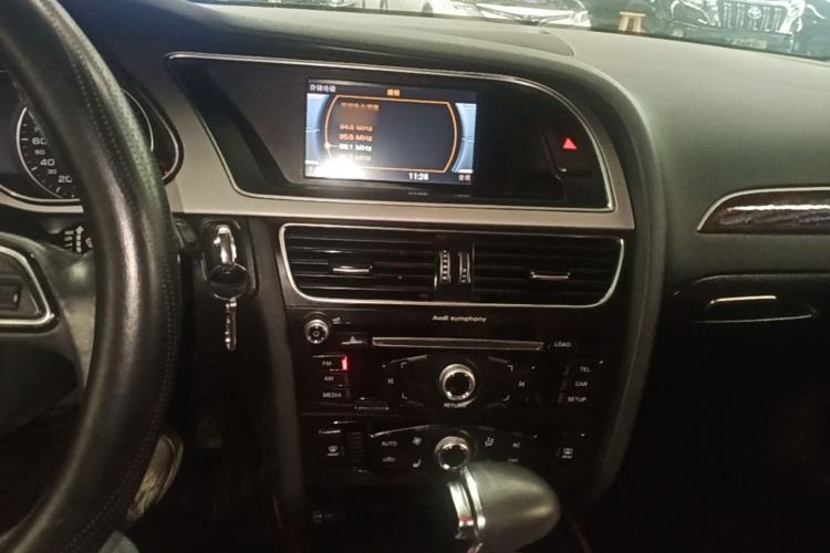 Used Audi A4L 2013 35 TFSI Automatic Comfort Model Center Console