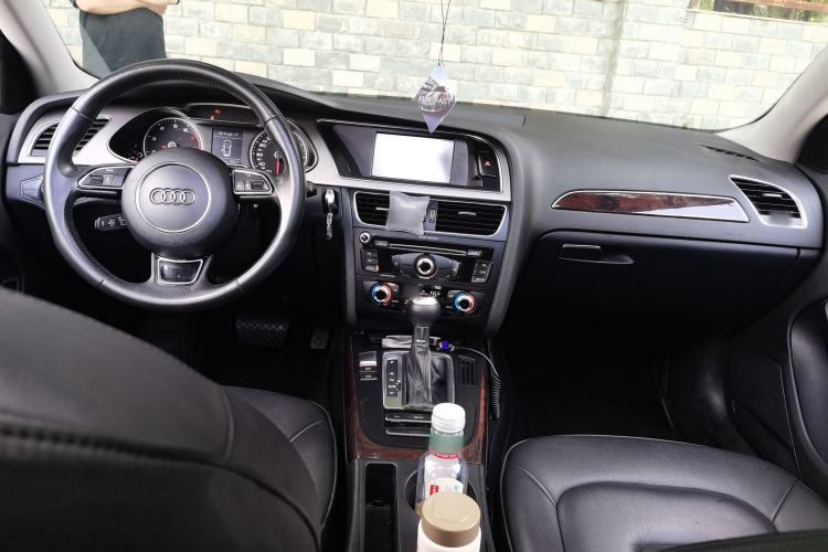 Used Audi A4L 2013 35 TFSI Automatic Standard Model Center Console