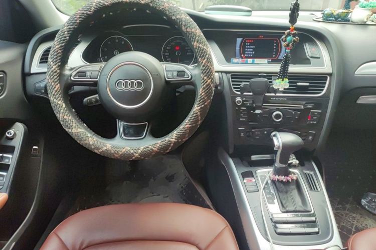 Used Audi A4L 2013 35 TFSI Automatic Standard Model Center Console