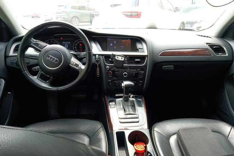 Used Audi A4L 2013 35 TFSI Automatic Comfort Model Center Console