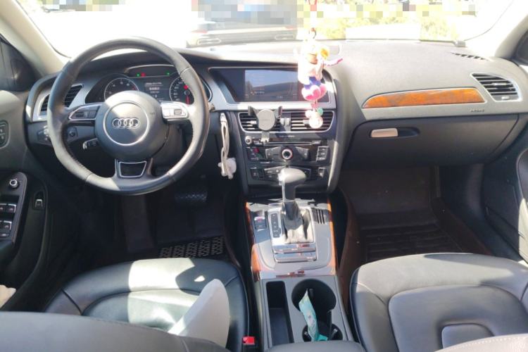 Used Audi A4L 2013 35 TFSI Automatic Comfort Model Center Console