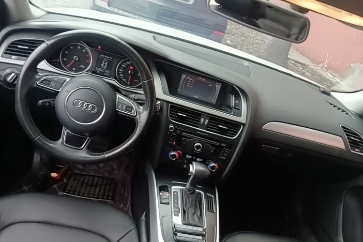 Used Audi A4L 2013 35 TFSI Automatic Standard Model Center Console