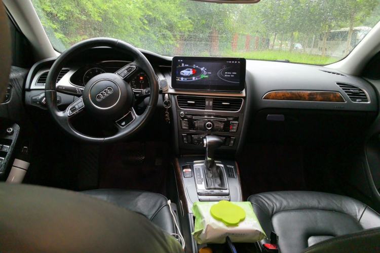 Used Audi A4L 2013 35 TFSI Automatic Comfort Model Center Console